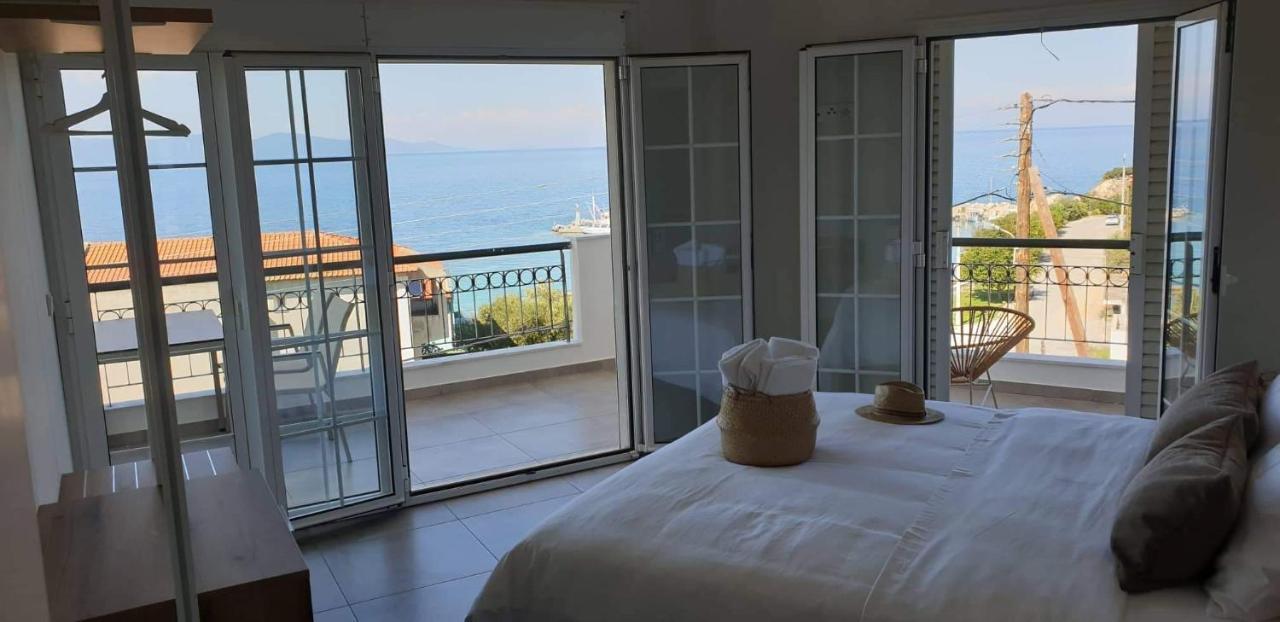 Villa Eleni Greece - Wonderful Sea View Studios ネア・ローダ エクステリア 写真